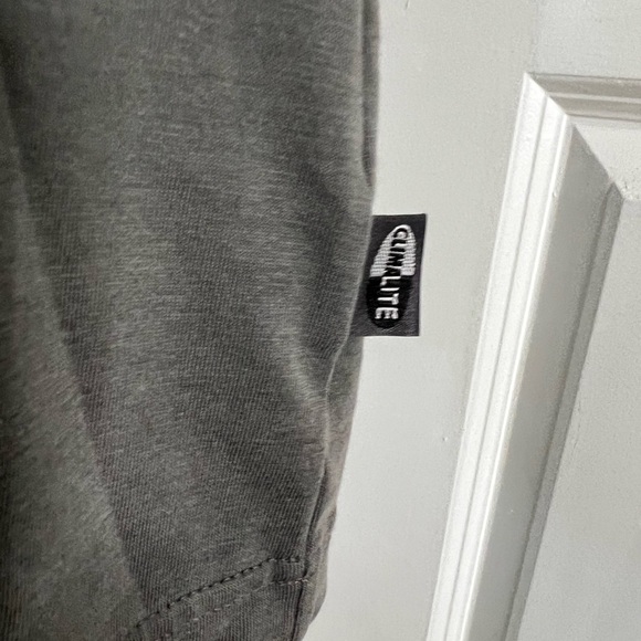 ADIDAS L Short Sleeve 1/4 Zip Pullover Top Size Large casual comfort - Picture 4 of 8